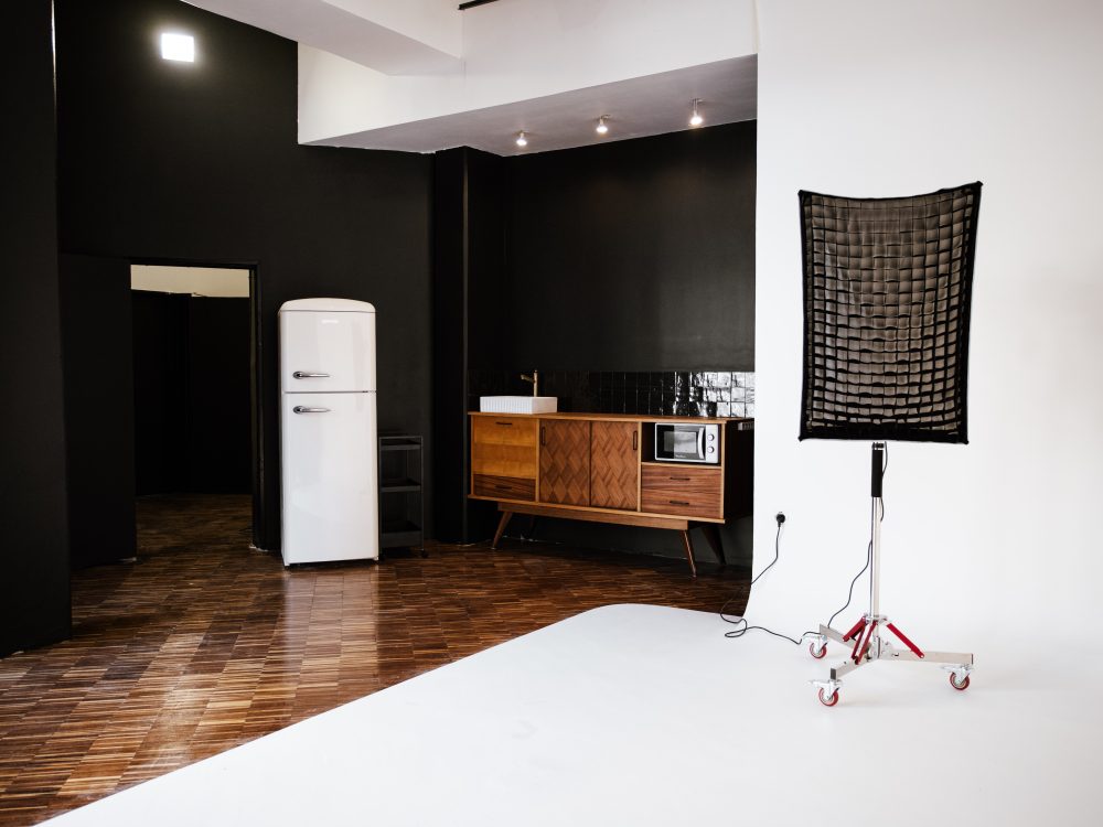 Studio Panorama — coin cuisine équipée à Paris 20e