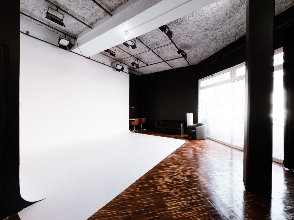 Studio Panorama — cyclorama blanc et grande lumière naturelle à Paris 20e
