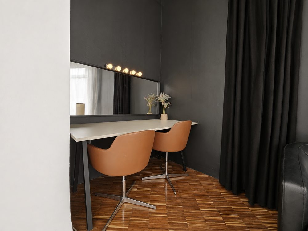 Studio Panorama — loge avec miroir maquillage lumineux à Paris 20e